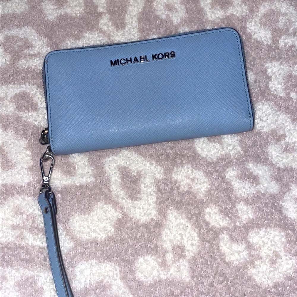 Micheal Kors wallet w/ wristlet strap